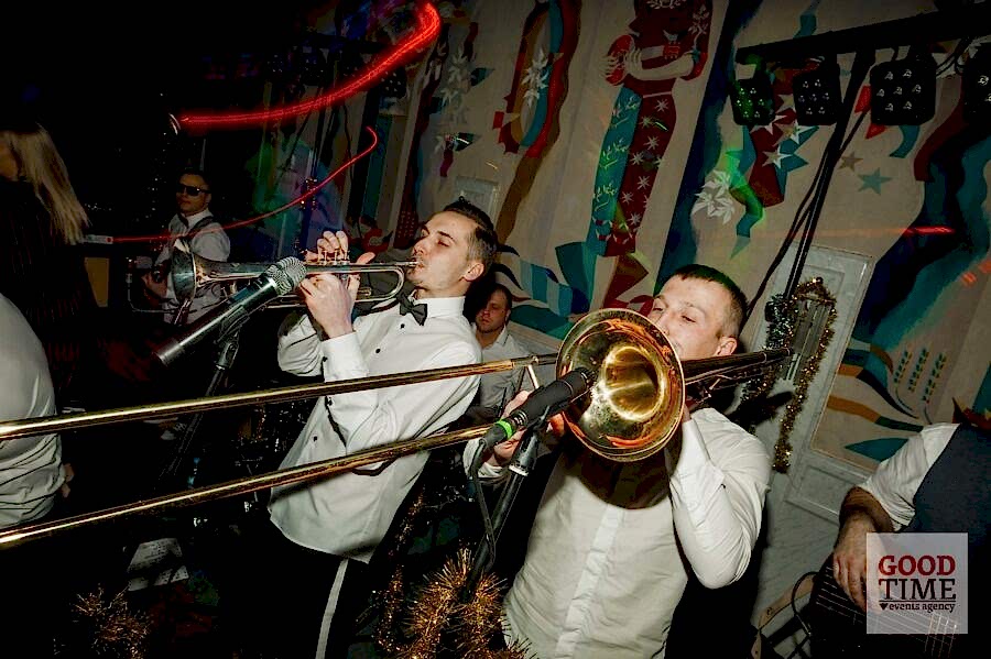 музыкальное шоу на Busfor New Year Party