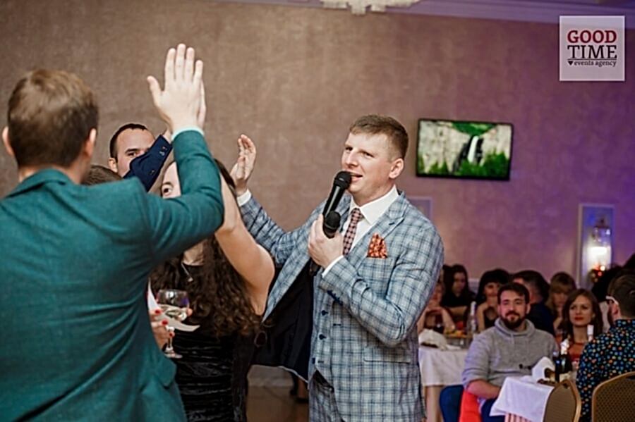 ведущий на Busfor New Year Party