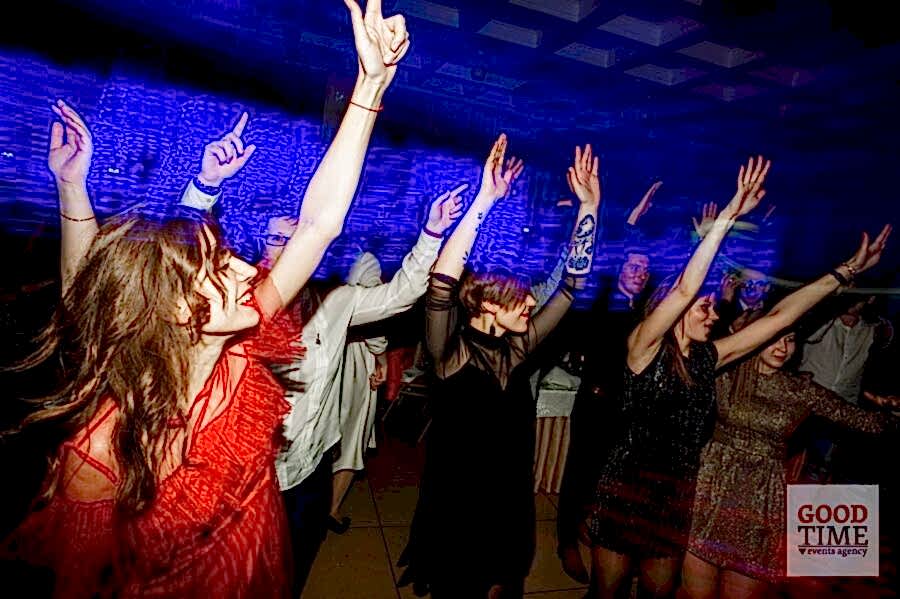 дискотека на Busfor New Year Party