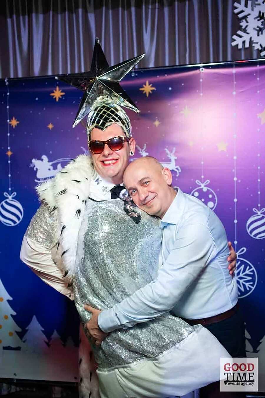 аниматор с гостем праздника