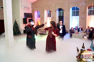 стелющийся дым на празднике