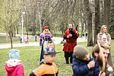 средневековые музыканты на детском дне рождения