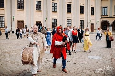 средневековые музыканты на свадьбе