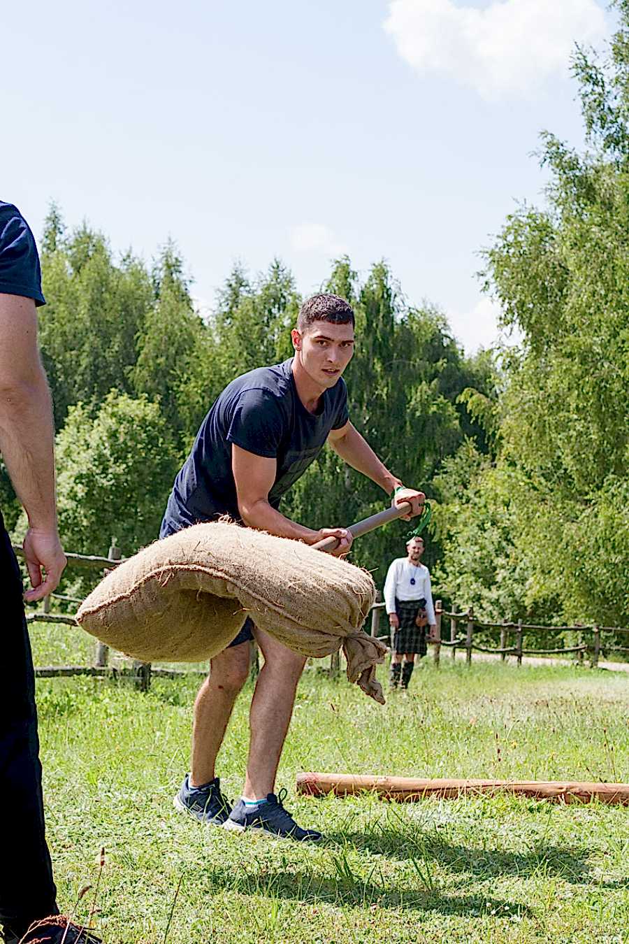 мешок сена для тимбилдинга