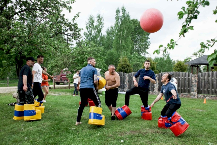 футбол в гигантских башмаках