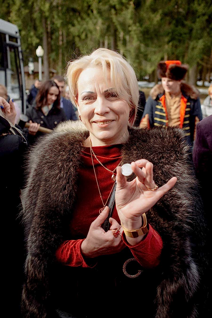 чеканка монет на 8 марта
