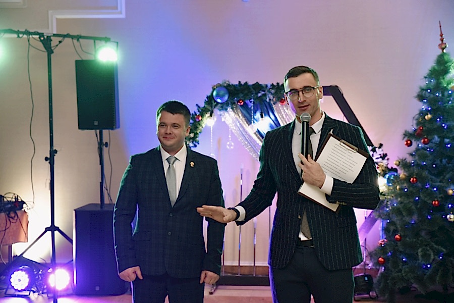 ведущий на новогодний корпоратив